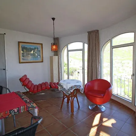Holiday home Vintage In With Private Pool *